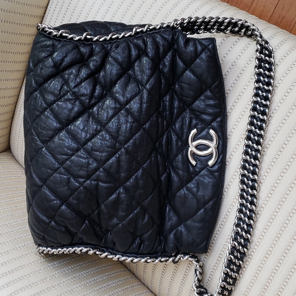 CHANEL CHAIN AROUND QUILTED LEATHER HOBO BAG - Picture 9 of 15